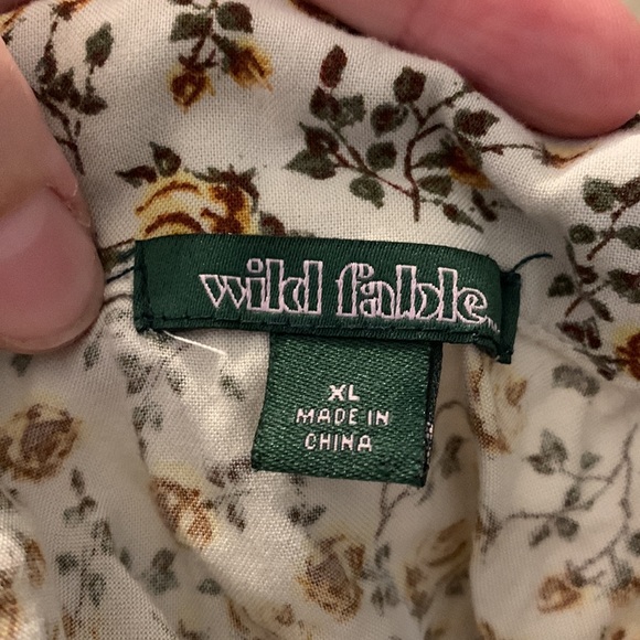 Cute flower midriff shirt 🌻 - Picture 6 of 6